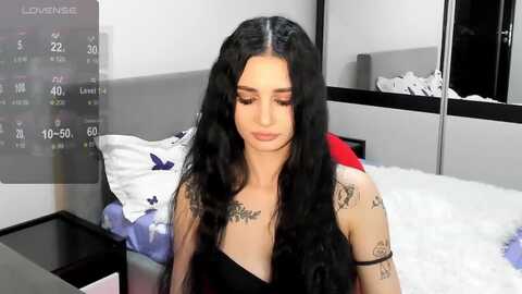 sky011fall @ myfreecams on 20240317