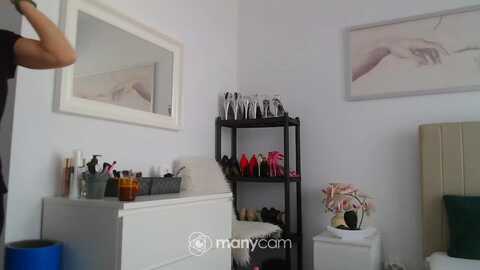 hrystina_ @ myfreecams on 20240320