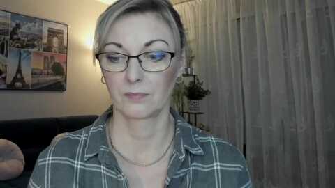starvanessa1 @ myfreecams on 20240320