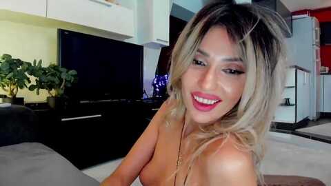 smileytinaa @ myfreecams on 20240323