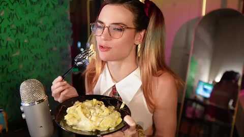 gia_hill @ myfreecams on 20240324