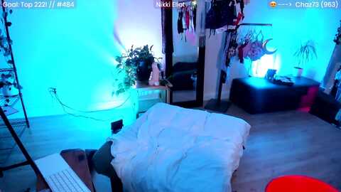 nikkieliot @ myfreecams on 20240325