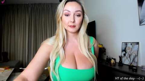 mi_ha @ myfreecams on 20240326