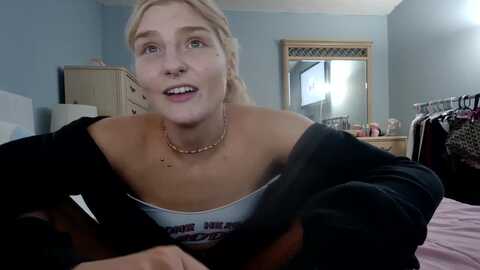 duckchan0 @ myfreecams on 20240327