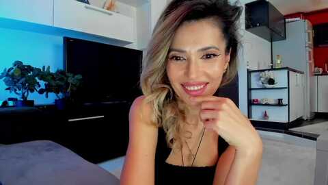smileytinaa @ myfreecams on 20240327
