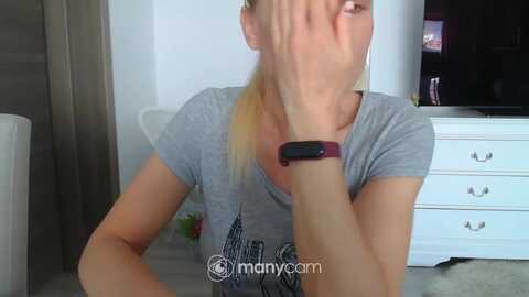 hrystina_ @ myfreecams on 20240328