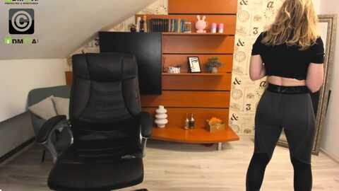 daisyli @ myfreecams on 20240330