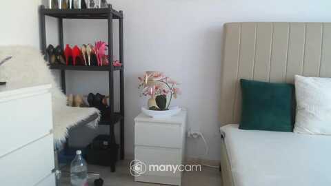 hrystina_ @ myfreecams on 20240330