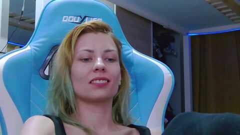 karoline121 @ myfreecams on 20240401