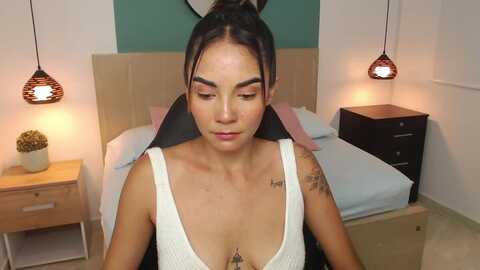 isis_18 @ myfreecams on 20240402