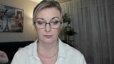 starvanessa1 @ myfreecams on 20240402