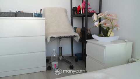 hrystina_ @ myfreecams on 20240403