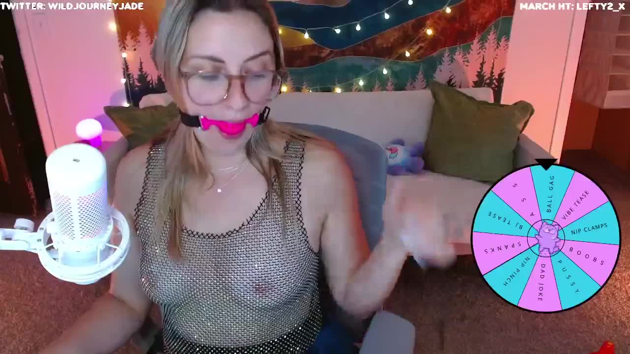 journeyjade @ myfreecams on 20240403