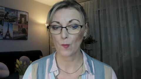starvanessa1 @ myfreecams on 20240403
