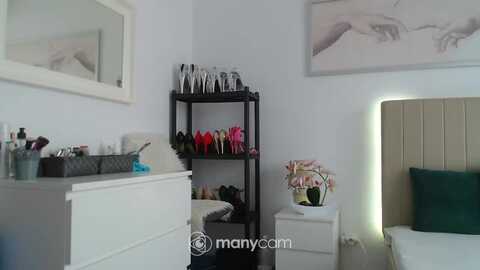 hrystina_ @ myfreecams on 20240406