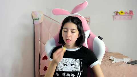 cherrycute666 @ myfreecams on 20240407