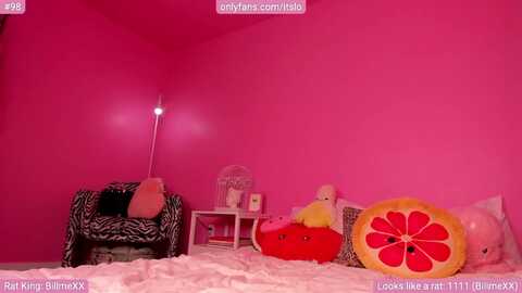 itslo @ myfreecams on 20240407