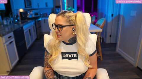 mermaidmiley @ myfreecams on 20240407