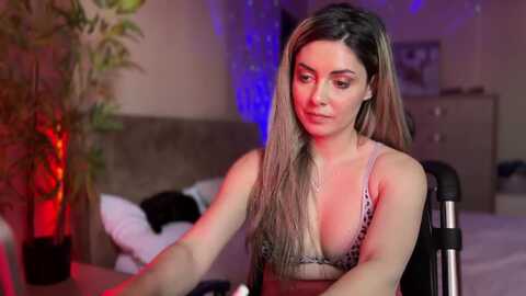 allie_synn @ myfreecams on 20240408