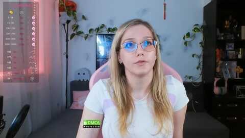 monicmoon18 @ myfreecams on 20240408