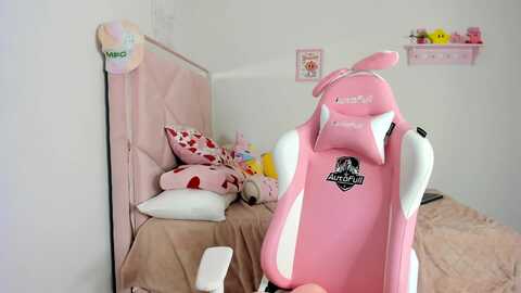 cherrycute666 @ myfreecams on 20240410