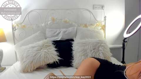 itskendall @ myfreecams on 20240410