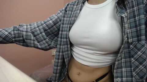 lea_lexis @ myfreecams on 20240410