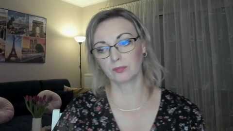 starvanessa1 @ myfreecams on 20240411