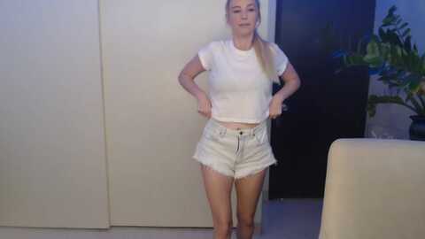 janeallday @ myfreecams on 20240416