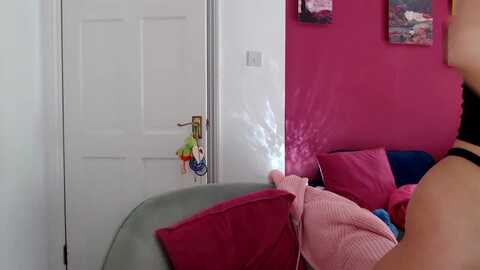petiteavax @ myfreecams on 20240417