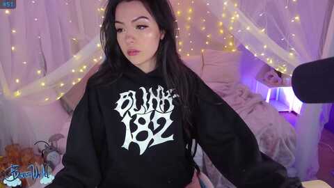 beeswrld @ myfreecams on 20240418