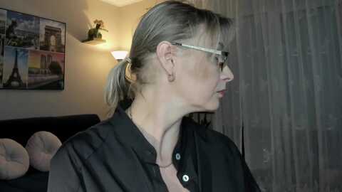starvanessa1 @ myfreecams on 20240418
