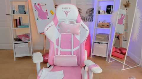 alice_chery @ myfreecams on 20240419