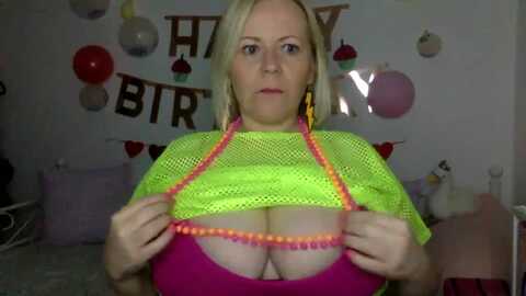bday_khloe @ myfreecams on 20240419
