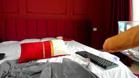 bo0ty_queen_ @ myfreecams on 20240419