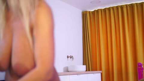 lovingblondie @ myfreecams on 20240419