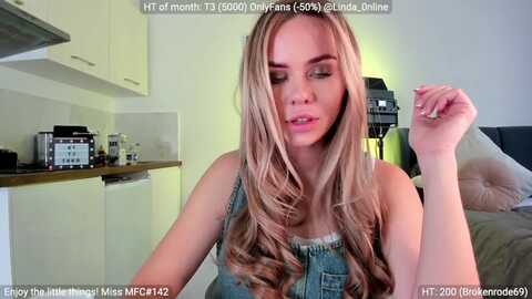 linda_0nline @ myfreecams on 20240421