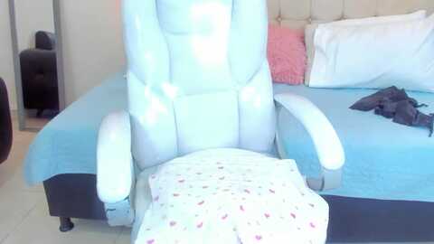 lupe_blue @ myfreecams on 20240421