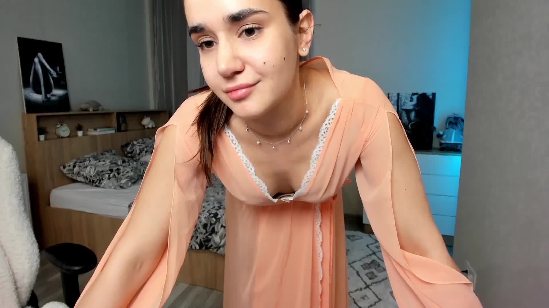 ellies_smile @ myfreecams on 20240422