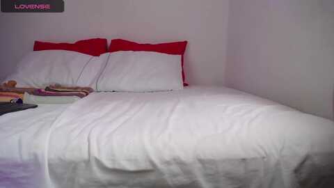 isagamboa @ myfreecams on 20240422