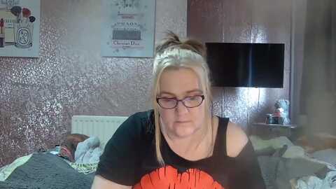 yummymummy39 @ myfreecams on 20240422