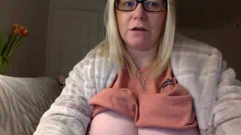 bday_khloe @ myfreecams on 20240423