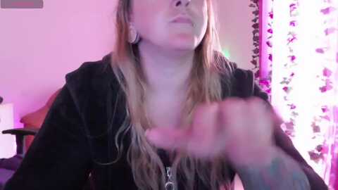 kissica @ myfreecams on 20240423