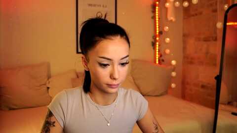 naomii18 @ myfreecams on 20240423