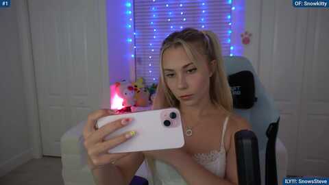 snowkitty @ myfreecams on 20240423