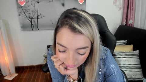 veromars @ myfreecams on 20240423