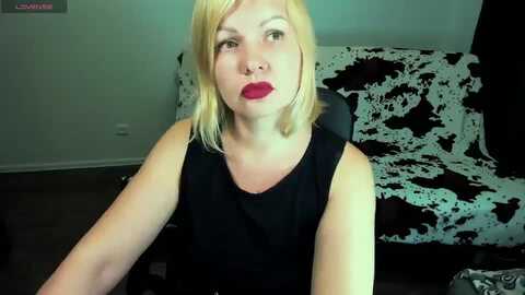 angelaroberti @ myfreecams on 20240425
