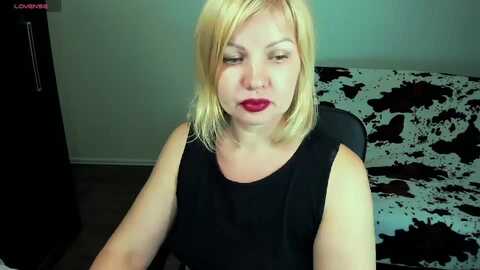 angelaroberti @ myfreecams on 20240425