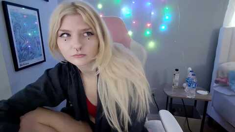 duckchan0 @ myfreecams on 20240425