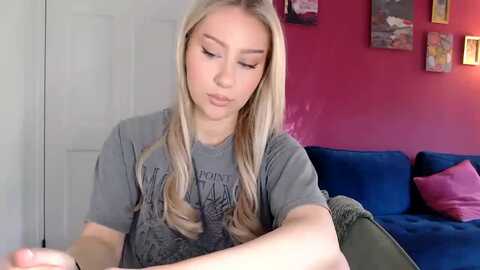 petiteavax @ myfreecams on 20240425
